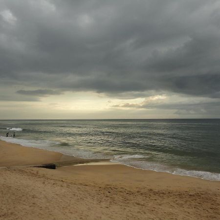 Coral Breeze Colombo Hotel Exterior photo