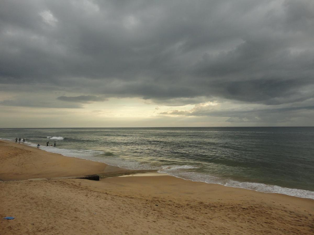 Coral Breeze Colombo Hotel Exterior photo